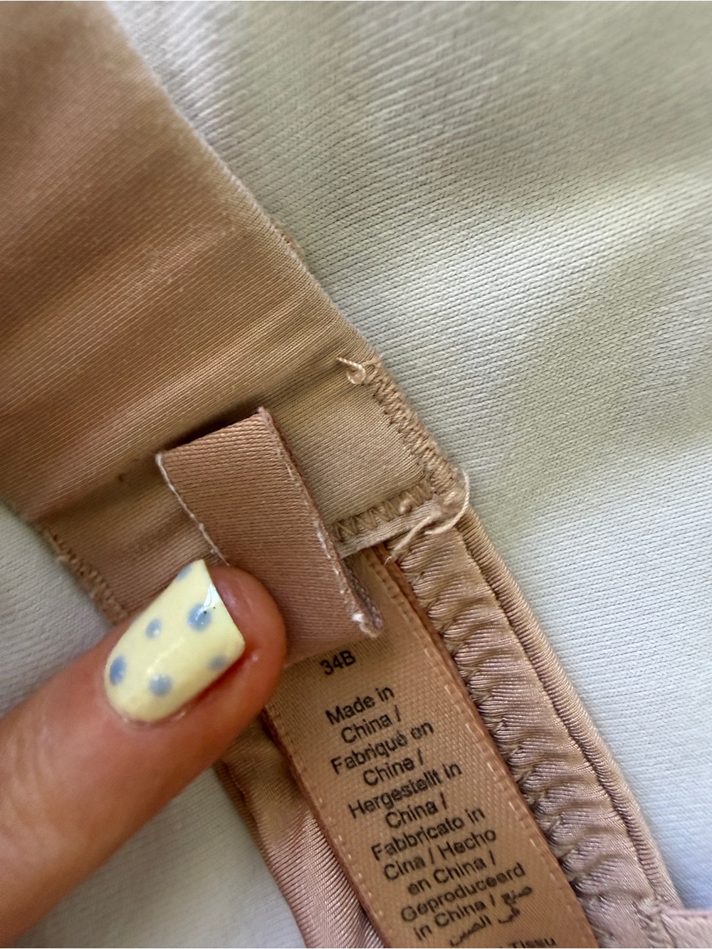 SKIMS Smooth Molded Bra - Beige - Picture 2 of 3
